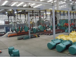 赤壁蒲圻起重機械噴漆車間圖展。