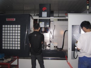 赤壁蒲圻起重機械加工中心操作圖展。