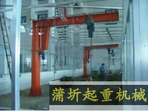 起重量0.5t-5t,起升高度3m-15m,懸臂2m-8m,根據(jù)起升高度不同，有拐臂式和配重式。